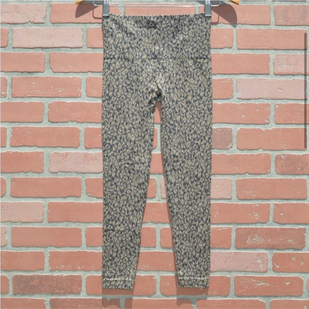 Spanx EcoCare Leggings in Leopard - Picture 4 of 6